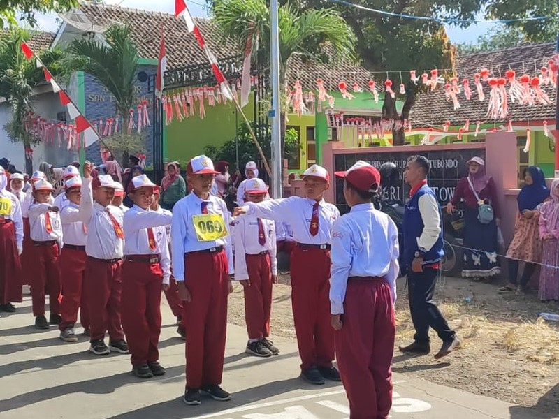 Semangat Nasionalisme, Siswa SDN 5 Jatisari Ikuti Lomba Gerak Jalan HUT RI ke-80